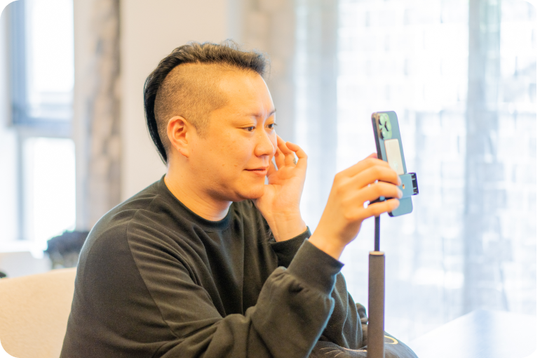 man-scrolling
